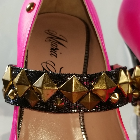 Marie Lorenzo Neon Pink Brass Stud Heels NEW US 9 - Picture 8 of 11
